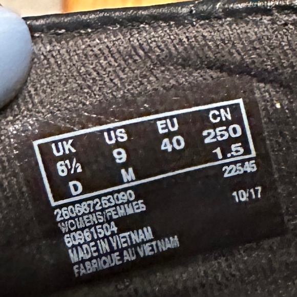 *CLARKS* Black Round Tow Shoes Size 9 - Picture 7 of 8